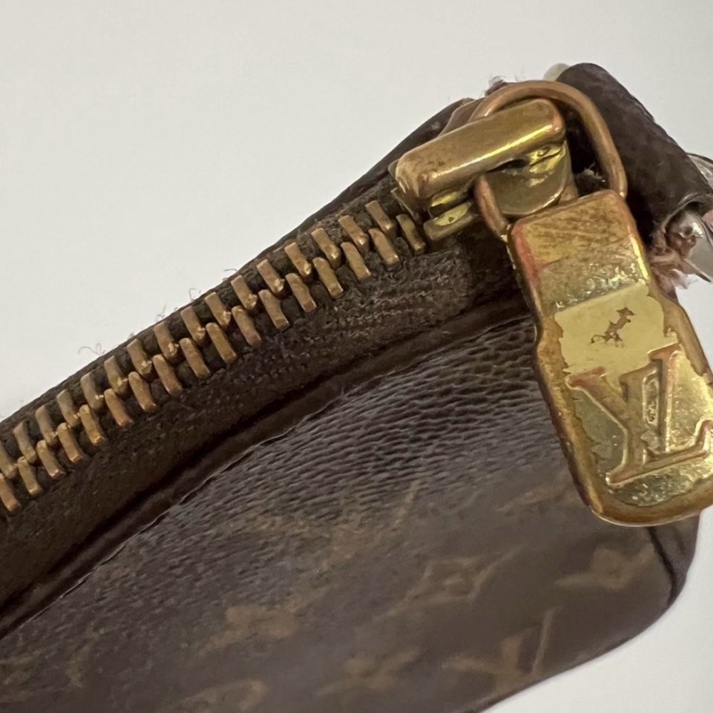 Louis Vuitton Pochette Accessory Pouch Brown Leather Purse.